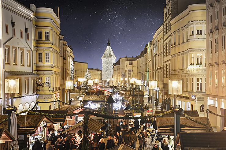 Bergweihnacht am Stadtplatz: Romantisches Berghüttendorf